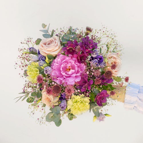 Runde buketter og blomsterdekorationer
